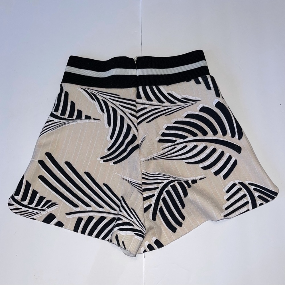 Zara decorative black/cream shorts size 4